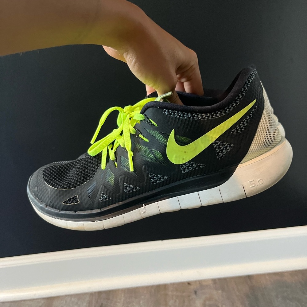 Nike Free Run Black and Neon Yellow Athletic Shoe - Picture 5 of 8